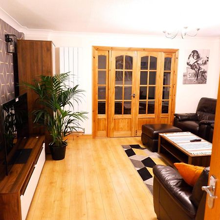 Dundridge Home - Morden Urban Living - Sleeps Up To 9 Guests & Private Parking For 2 Vehicles Bristol Exterior foto