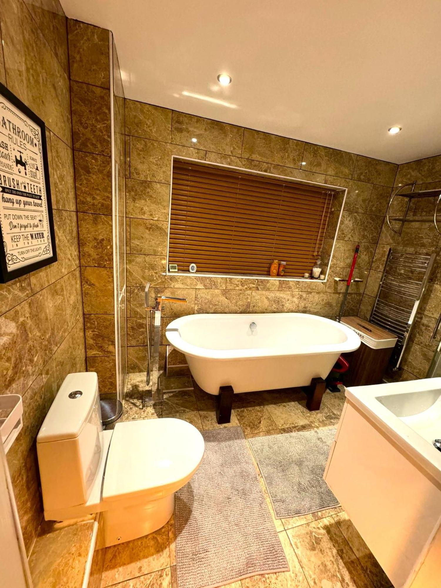 Dundridge Home - Morden Urban Living - Sleeps Up To 9 Guests & Private Parking For 2 Vehicles Bristol Exterior foto
